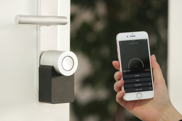 Elektro Niedermaier bietet innovative Smart Home Lösungen für modernen Wohnkomfort. Zentrale Steuerung und höchste Qualität in Ulm, Vöhringen, Illertissen, Memmingen.
